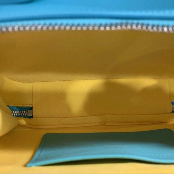 Louis Vuitton Sold Out Limited Edition Crossbody - Picture 6 of 10